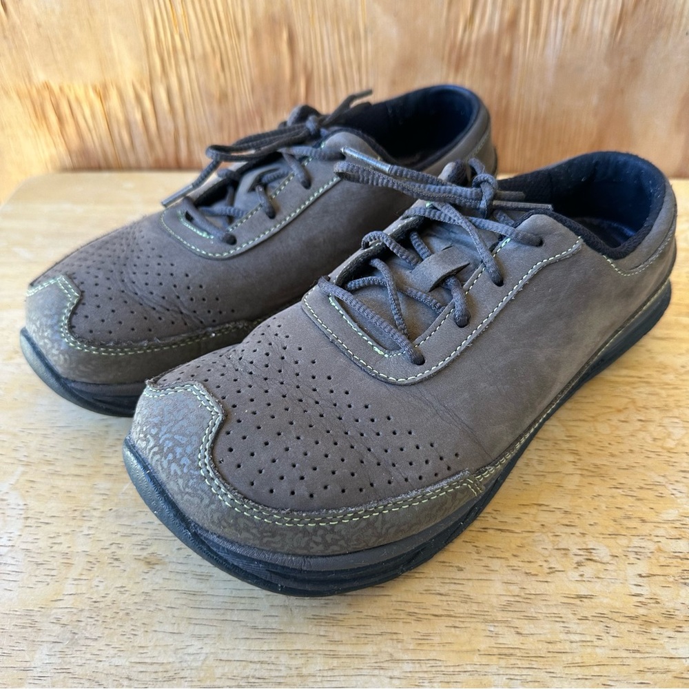Women's Brown Lace-Up Comfort Walking Shoes